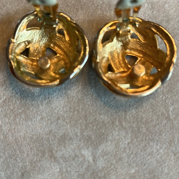 AuthenticHandmade&Signed CINER of NewyorkClipEarrings.ContemporaryBlack/Goldtone - Picture 4 of 6